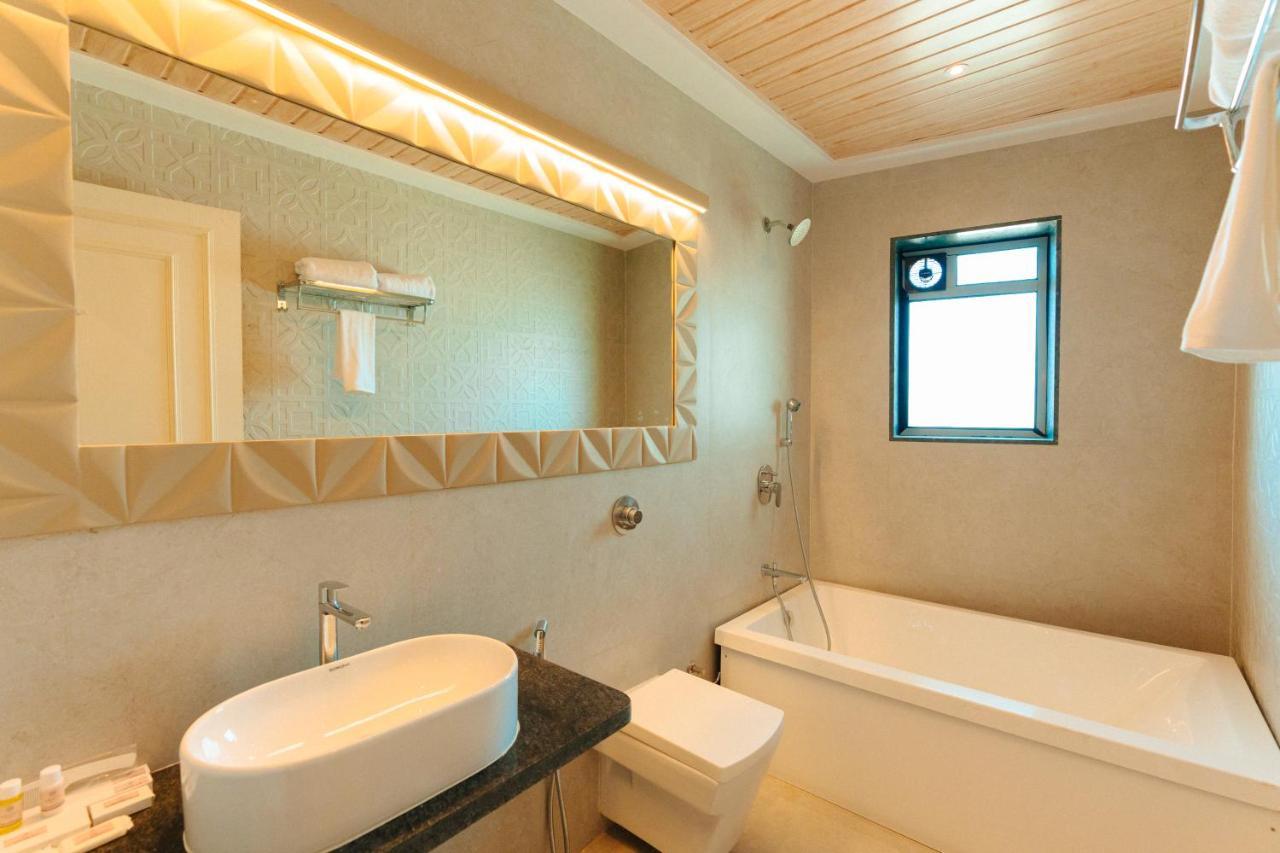 Arnna Hotel - Goregaon Mumbai Bagian luar foto