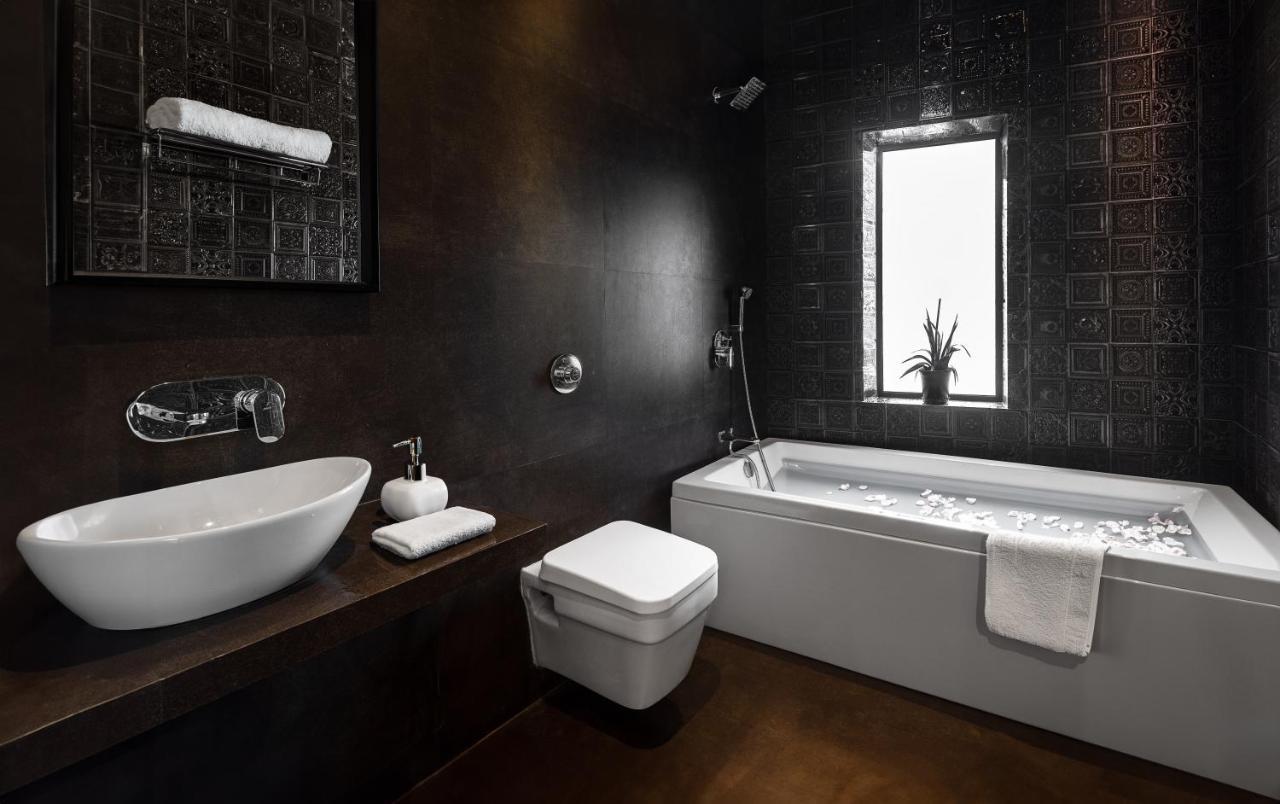 Arnna Hotel - Goregaon Mumbai Bagian luar foto