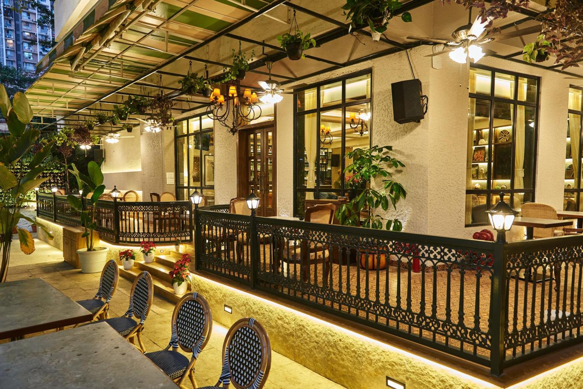 Arnna Hotel - Goregaon Mumbai Bagian luar foto