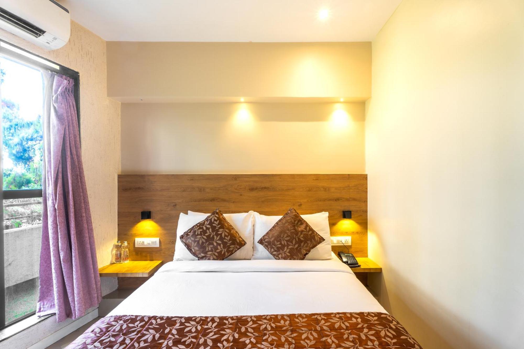 Arnna Hotel - Goregaon Mumbai Bagian luar foto