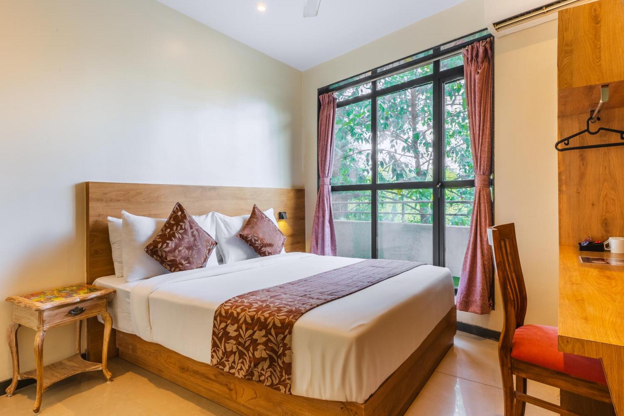 Arnna Hotel - Goregaon Mumbai Bagian luar foto
